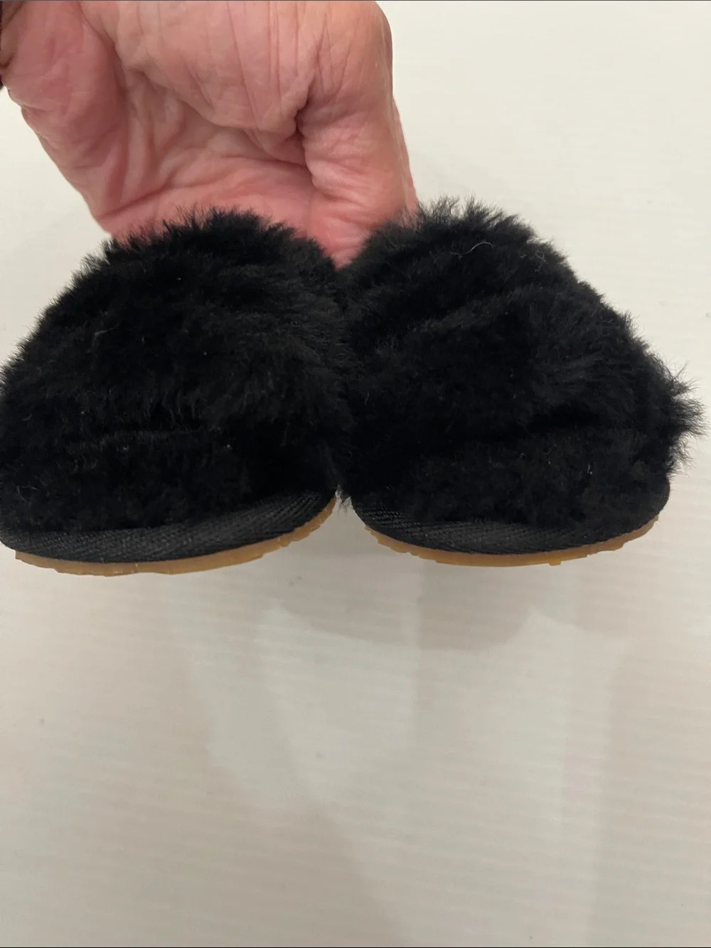 UGG WINTER FLUFF YEAH SLIDE INFANT TODDLER LOGO STRAP SANDAL BABY 0-3 MONTHS